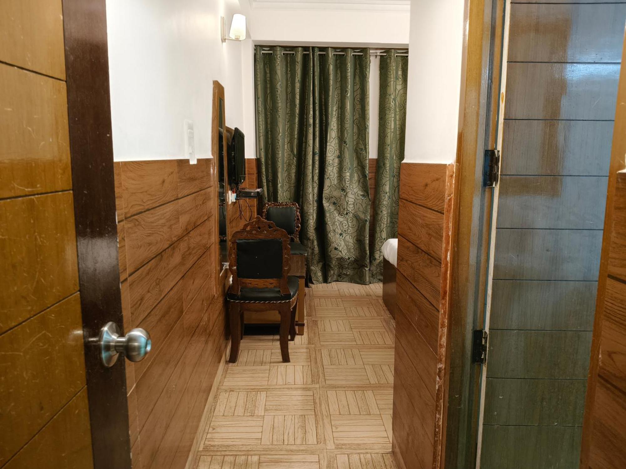 Hotel Kailash Residency Dehradun Exteriör bild
